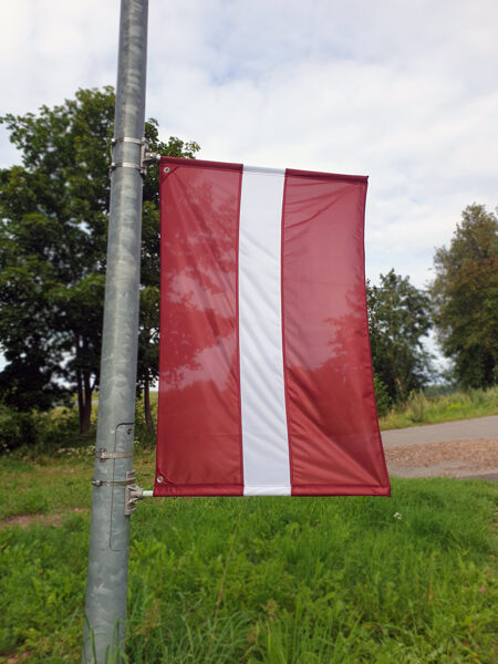 Karogu turētājs pie stabiem – Street Baner